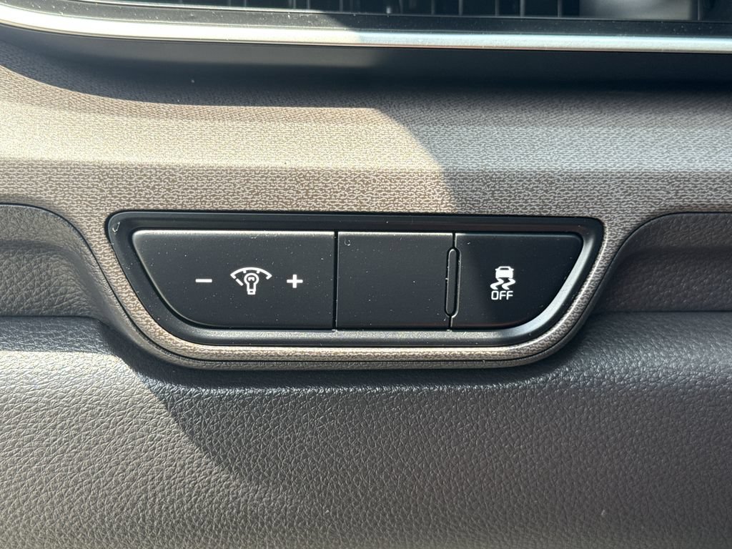 Used 2025 Kia Carnival EX FWD image 36