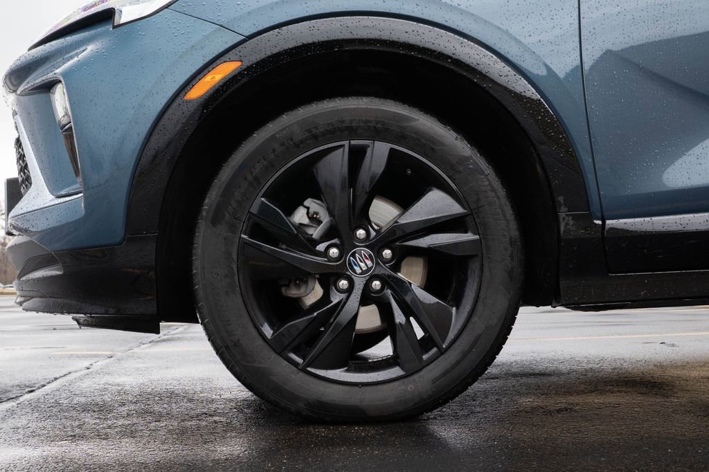 Used 2024 Buick Encore GX Sport Touring image 10