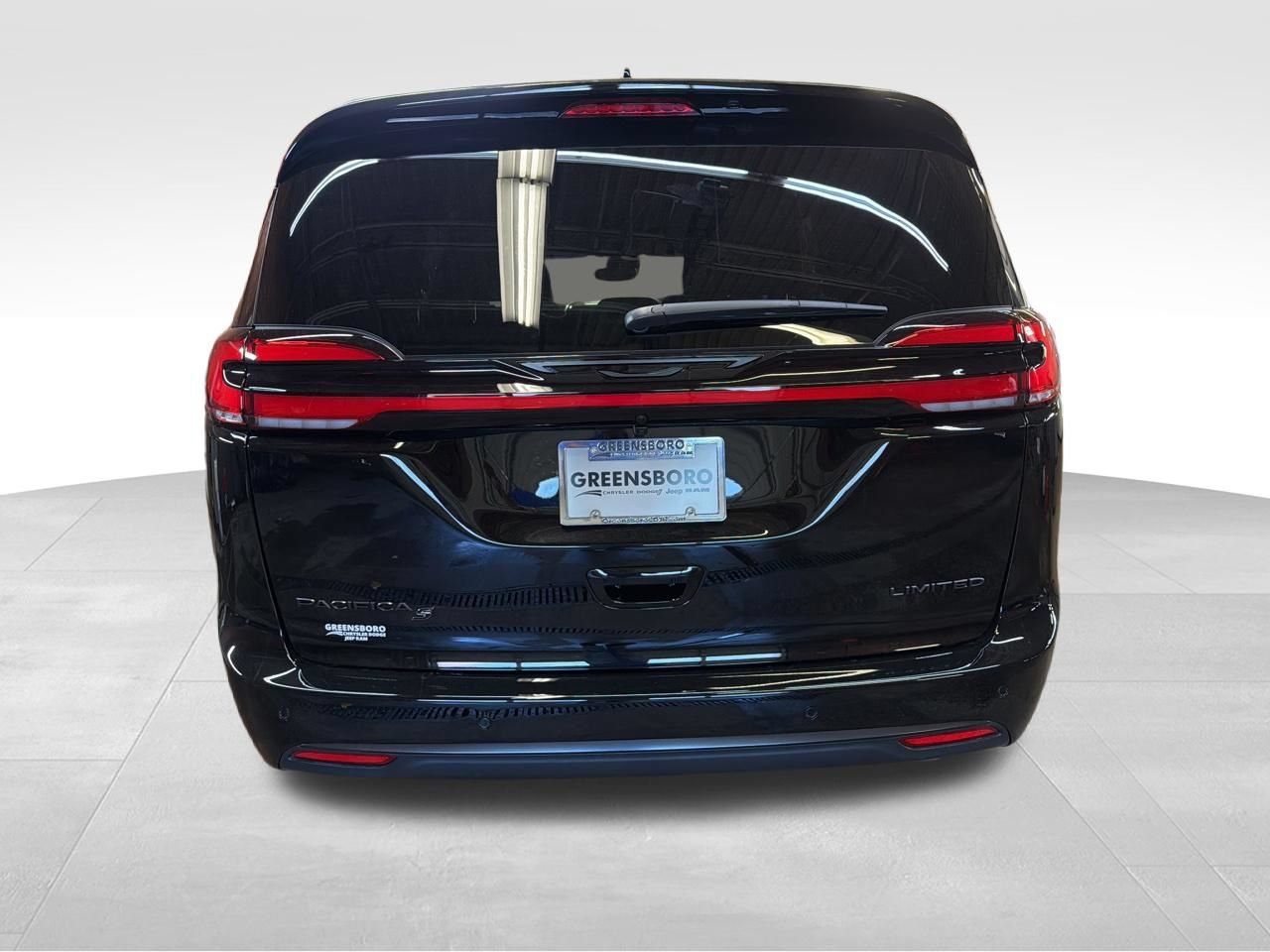 New 2027 Chrysler Pacifica Limited w/ S Appearance Package FWD image 4