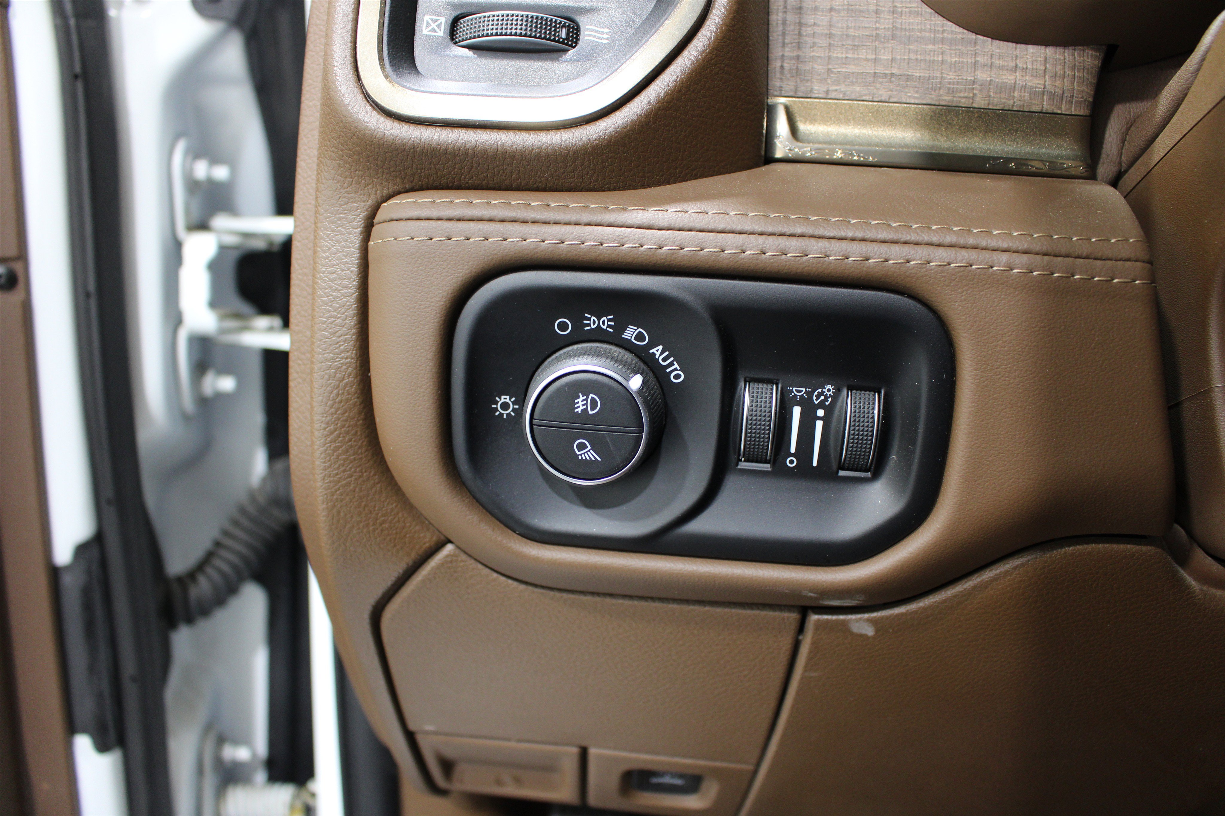 Used 2024 RAM 2500 Limited AWD/4WD image 9
