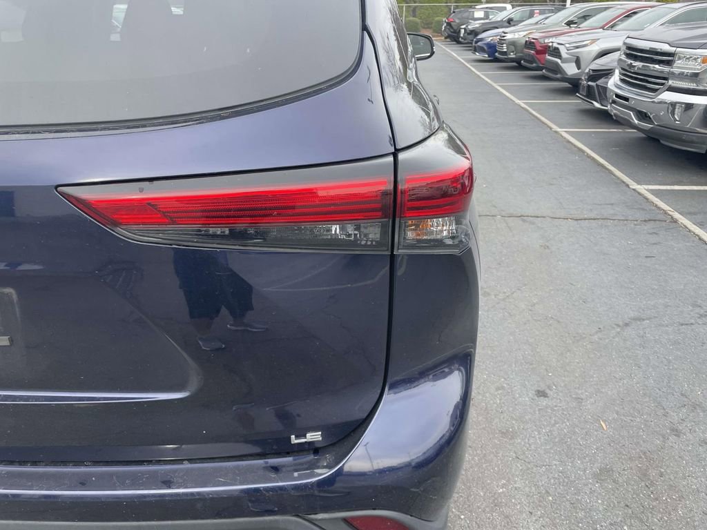 Used 2023 Toyota Highlander LE image 18