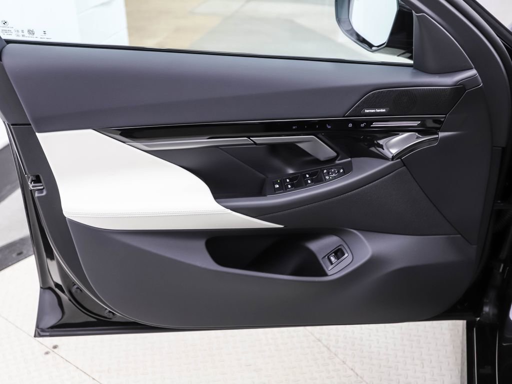 Certified 2025 BMW 530i xDrive w/ M Sport Package image 9