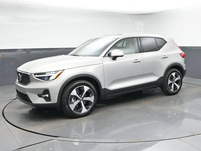 Used 2025 Volvo XC40 B5 Plus AWD/4WD image 4