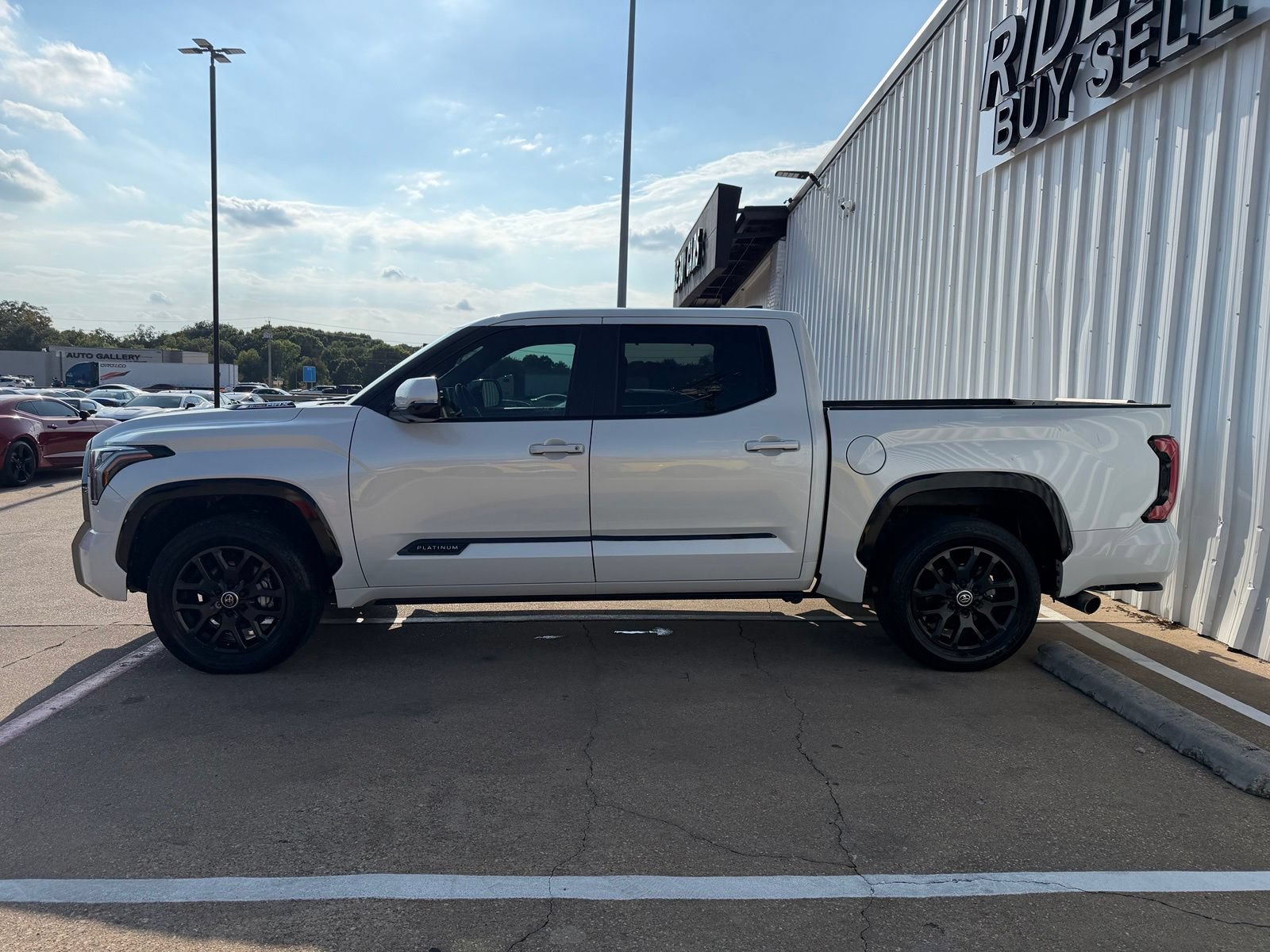 Used 2024 Toyota Tundra Platinum AWD/4WD image 3
