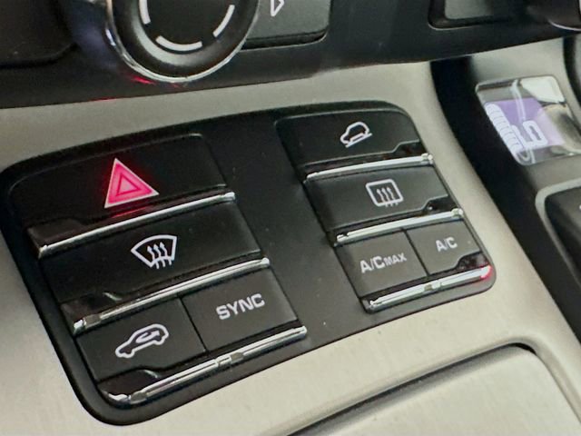 Used 2015 Porsche Cayenne Turbo image 17