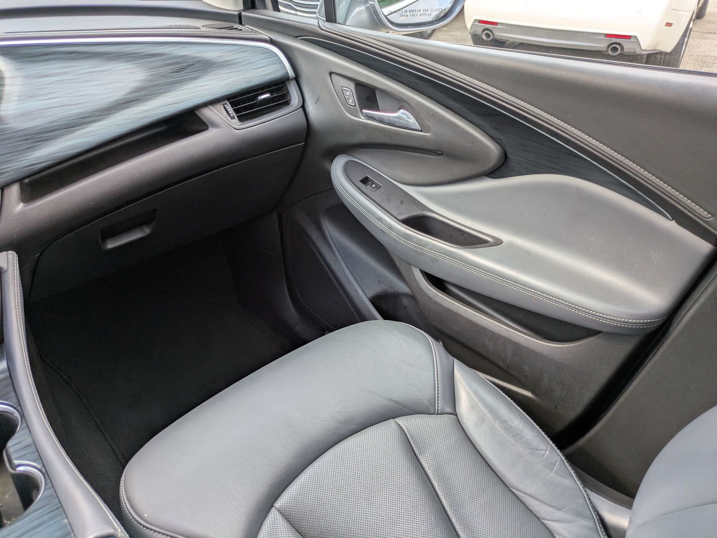 Used 2020 Buick Envision Essence FWD image 11