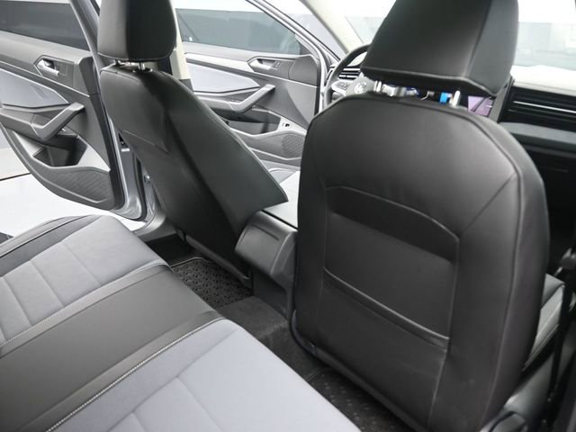New 2026 Volkswagen Jetta SE FWD image 24
