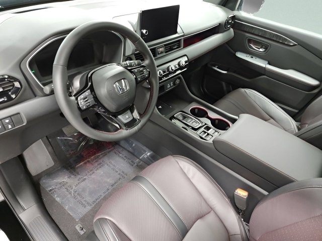 Used 2025 Honda Pilot Black Edition image 13
