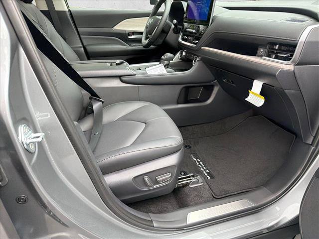 Used 2026 Toyota Grand Highlander FWD image 13