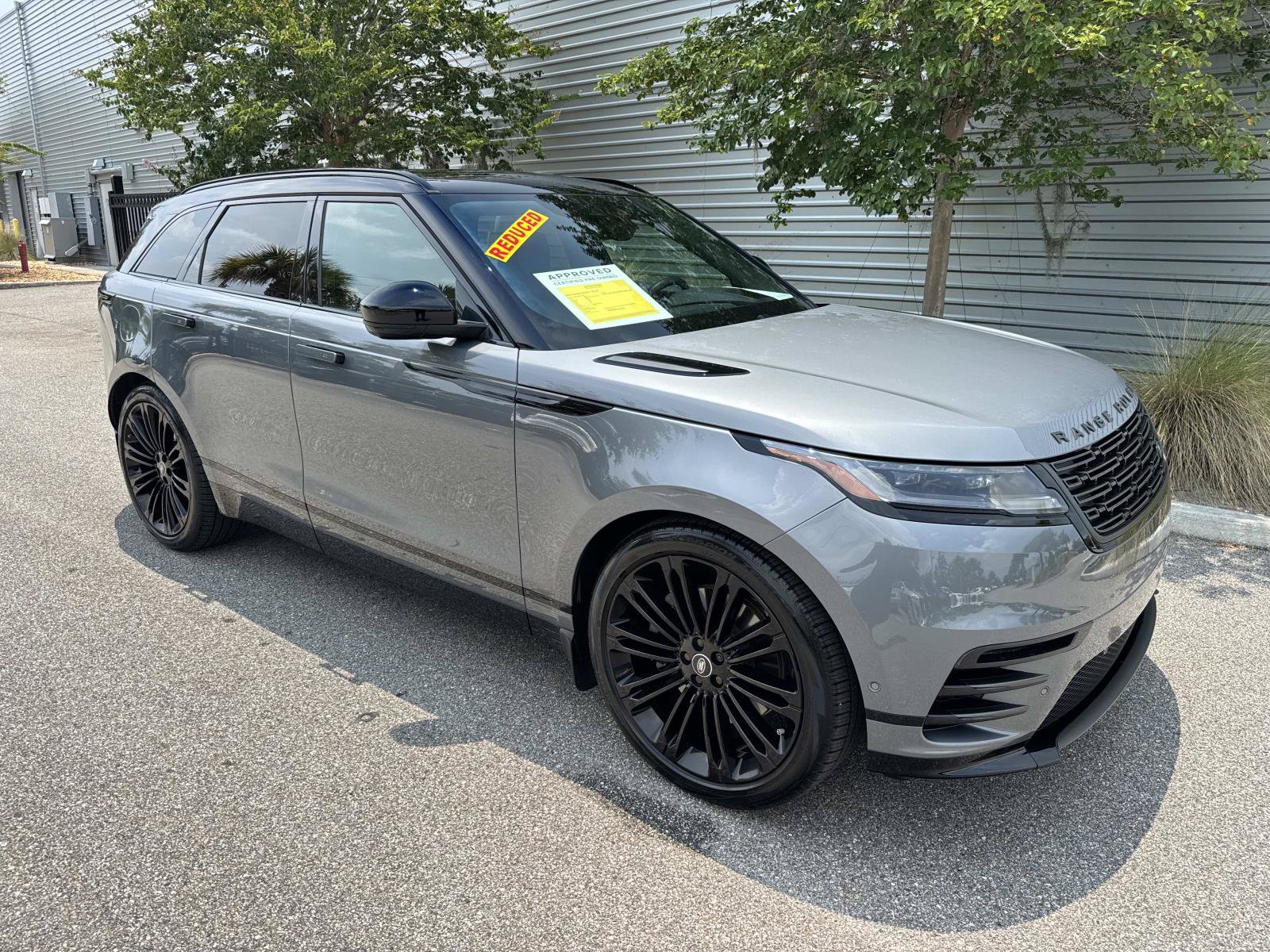 Certified 2026 Land Rover Range Rover Velar Dynamic SE AWD/4WD image 4
