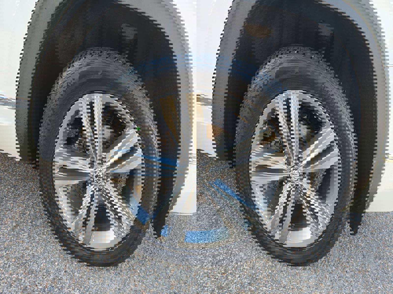 Used 2018 Volkswagen Atlas SEL w/ R-Line Package image 34