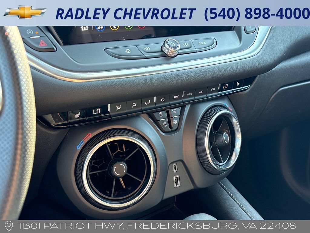 Used 2025 Chevrolet Blazer LT FWD image 10