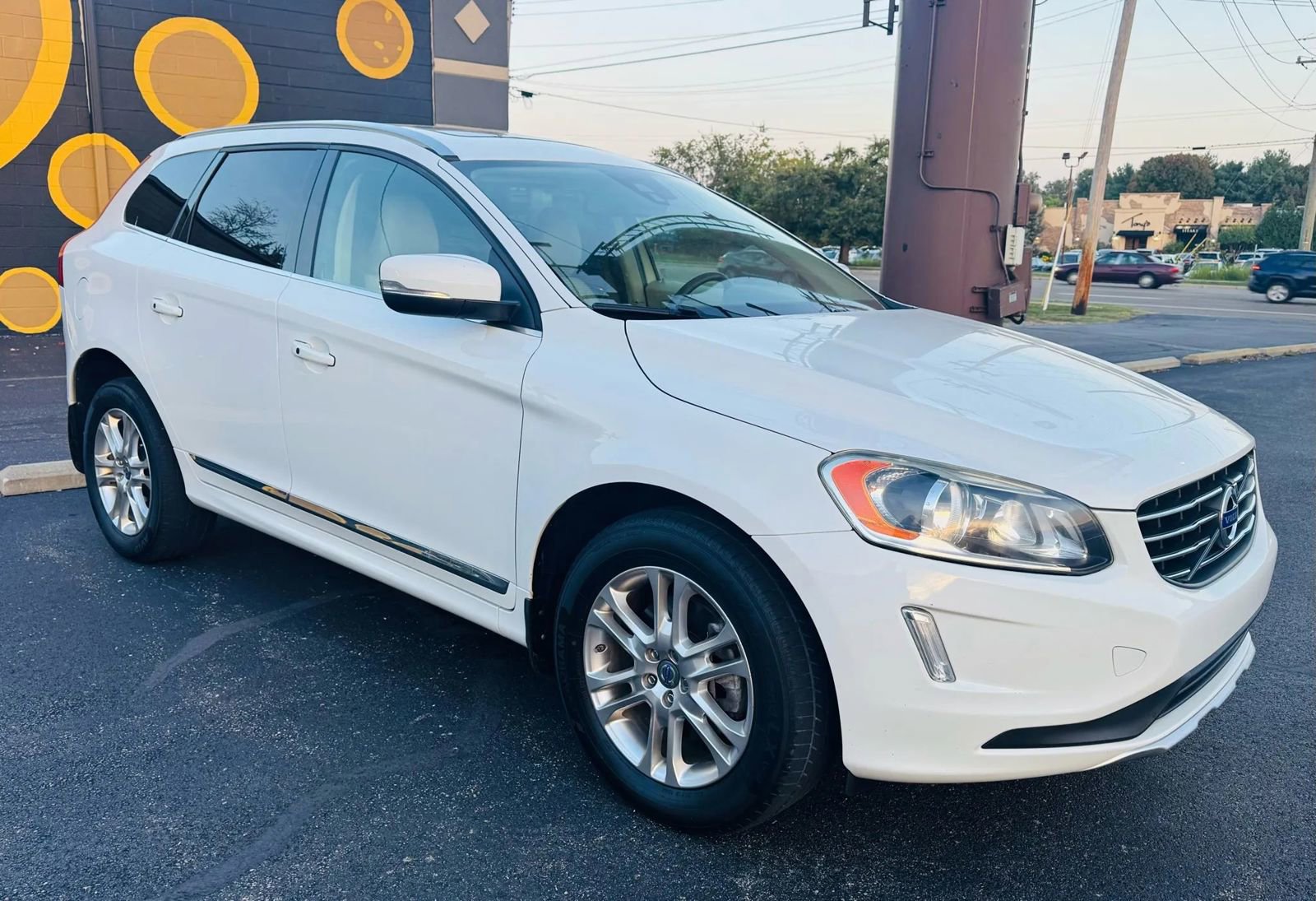 Used 2015 Volvo XC60 3.2 Premier Plus image 2