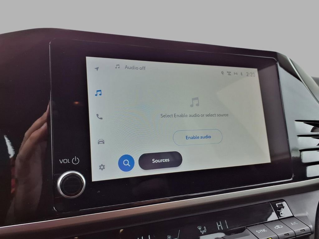 Used 2025 Toyota Camry LE image 6