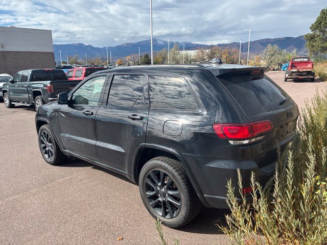 Used 2022 Jeep Grand Cherokee Laredo X AWD/4WD image 3