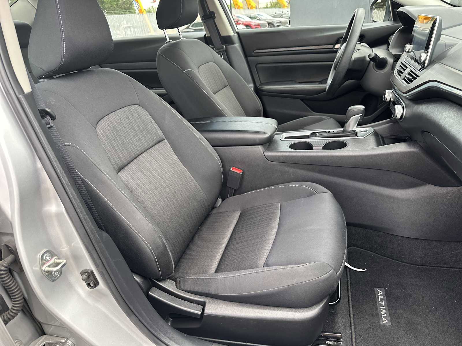 Used 2025 Nissan Altima 2.5 SV FWD image 25