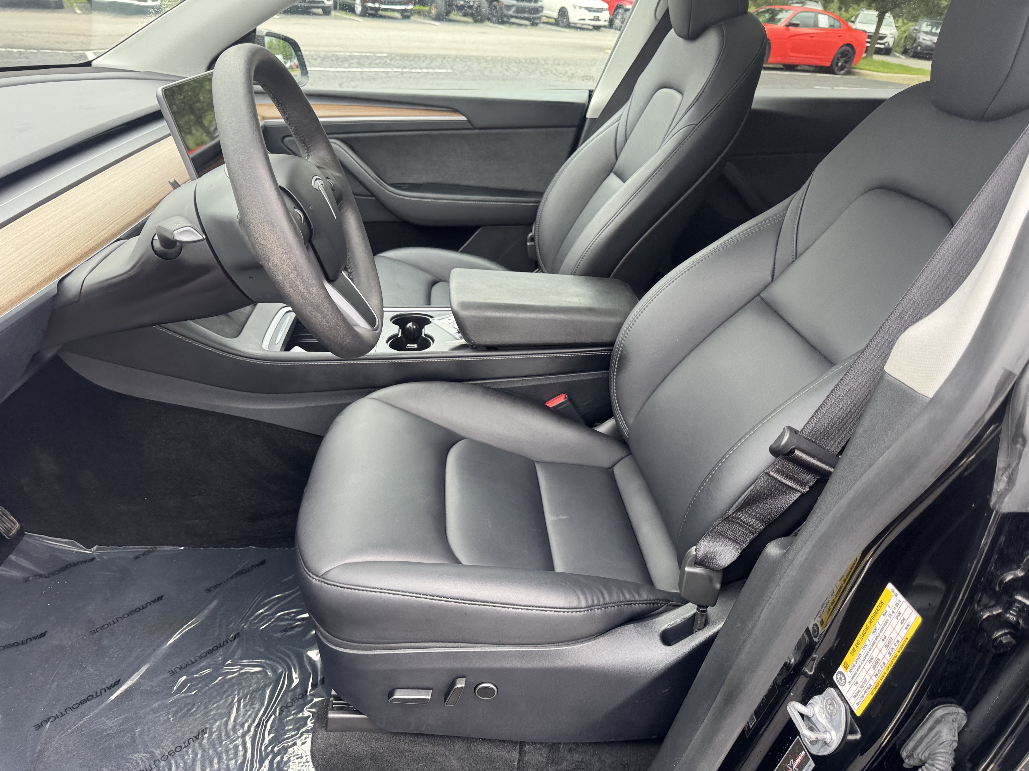 Used 2024 Tesla Model Y 2WD image 11