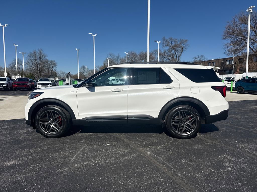 Used 2025 Ford Explorer ST-Line w/ Premium Package AWD/4WD image 1