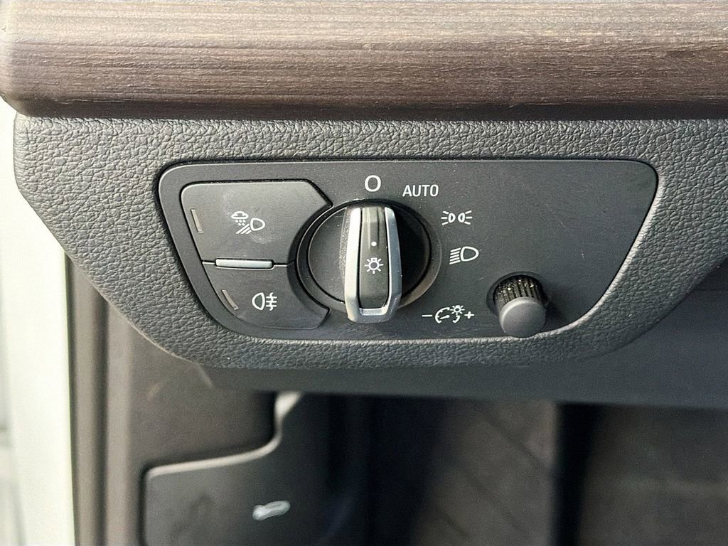 Used 2023 Audi Q5 2.0T Premium w/ Convenience Package image 10