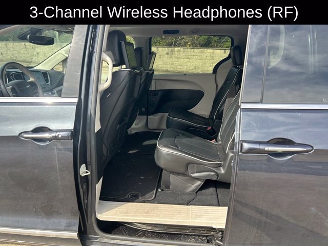 Used 2021 Chrysler Pacifica Limited w/ Uconnect Theater Family Group AWD/4WD image 11