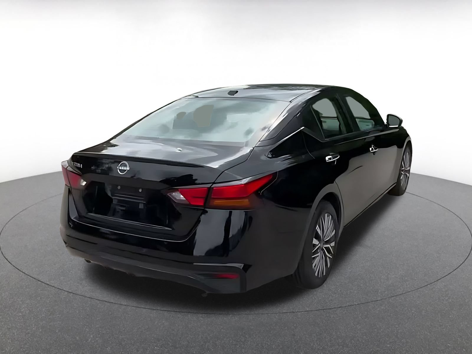 Used 2025 Nissan Altima 2.5 SV FWD image 13