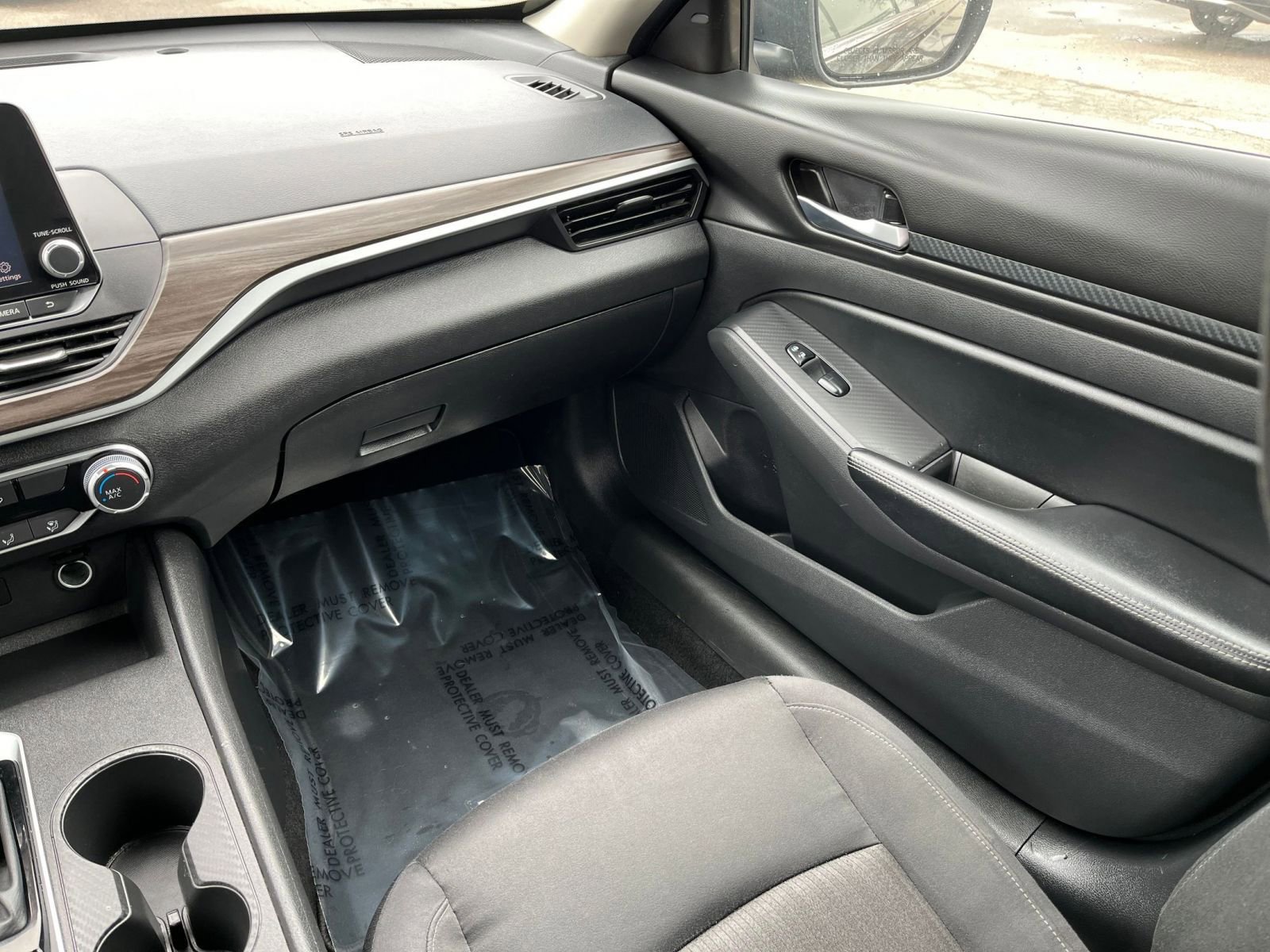 Used 2025 Nissan Altima 2.5 SV FWD image 33