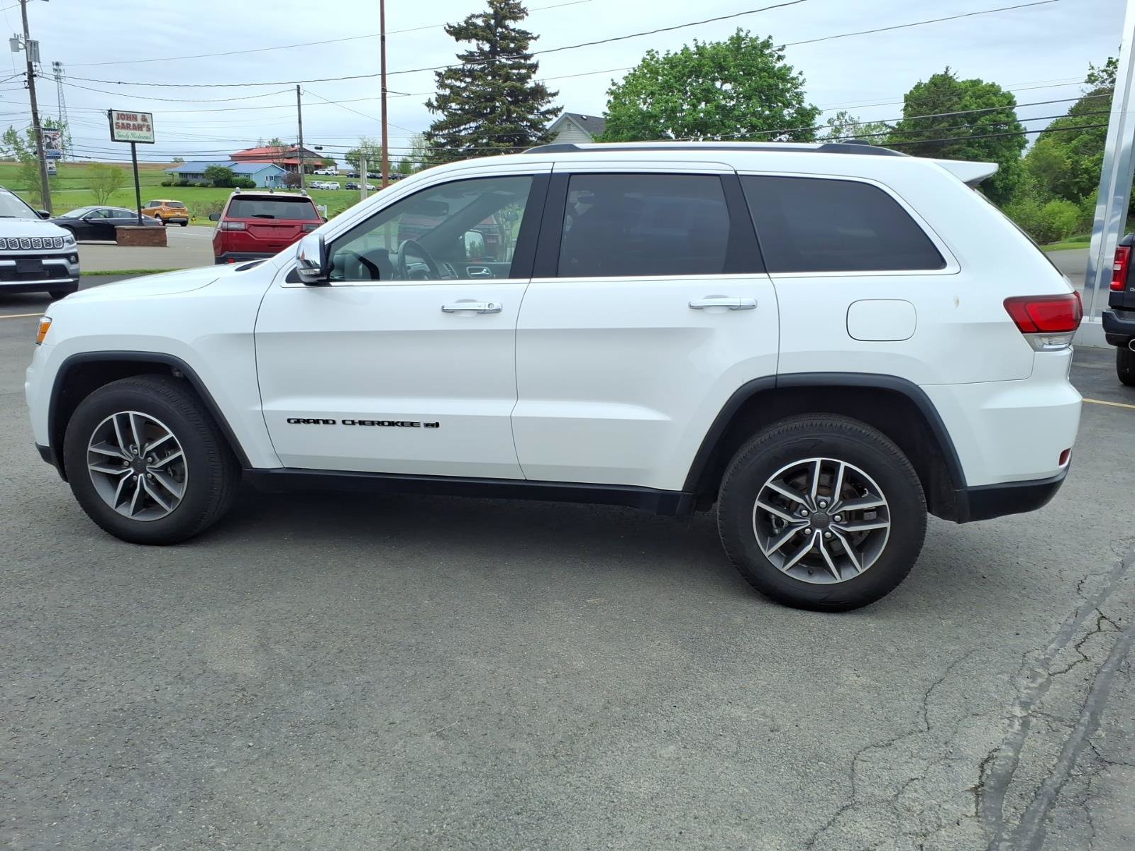 Used 2022 Jeep Grand Cherokee Limited AWD/4WD image 8