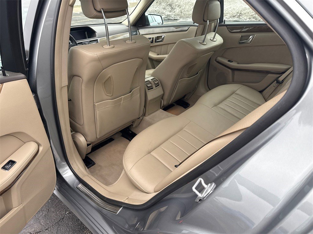 Used 2011 Mercedes-Benz E 550 4MATIC Sedan image 16