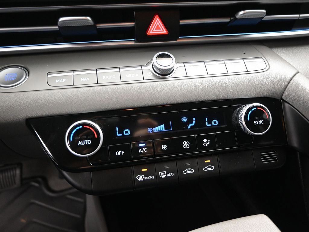 Used 2024 Hyundai Elantra SEL image 16