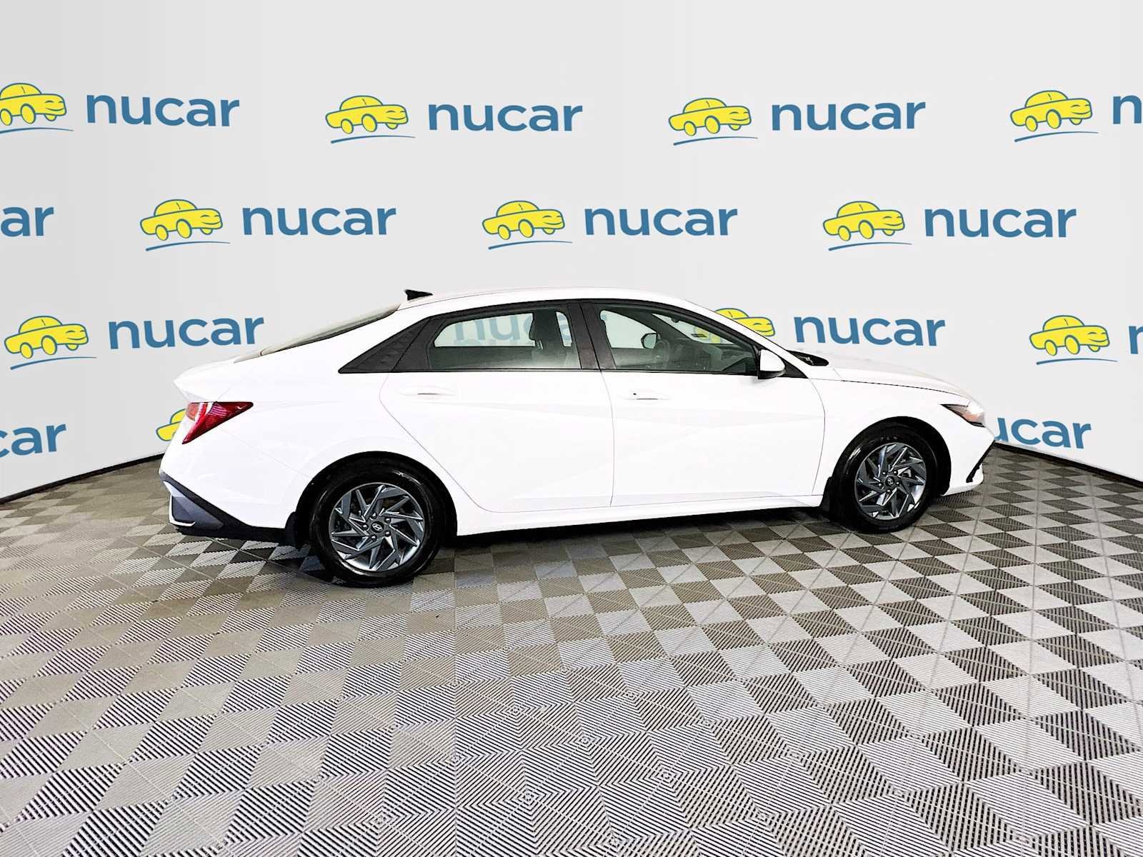 Used 2025 Hyundai Elantra Hybrid FWD image 8