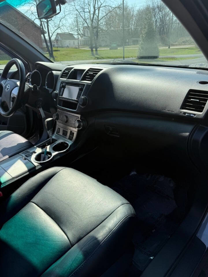 Used 2013 Toyota Highlander SE image 14