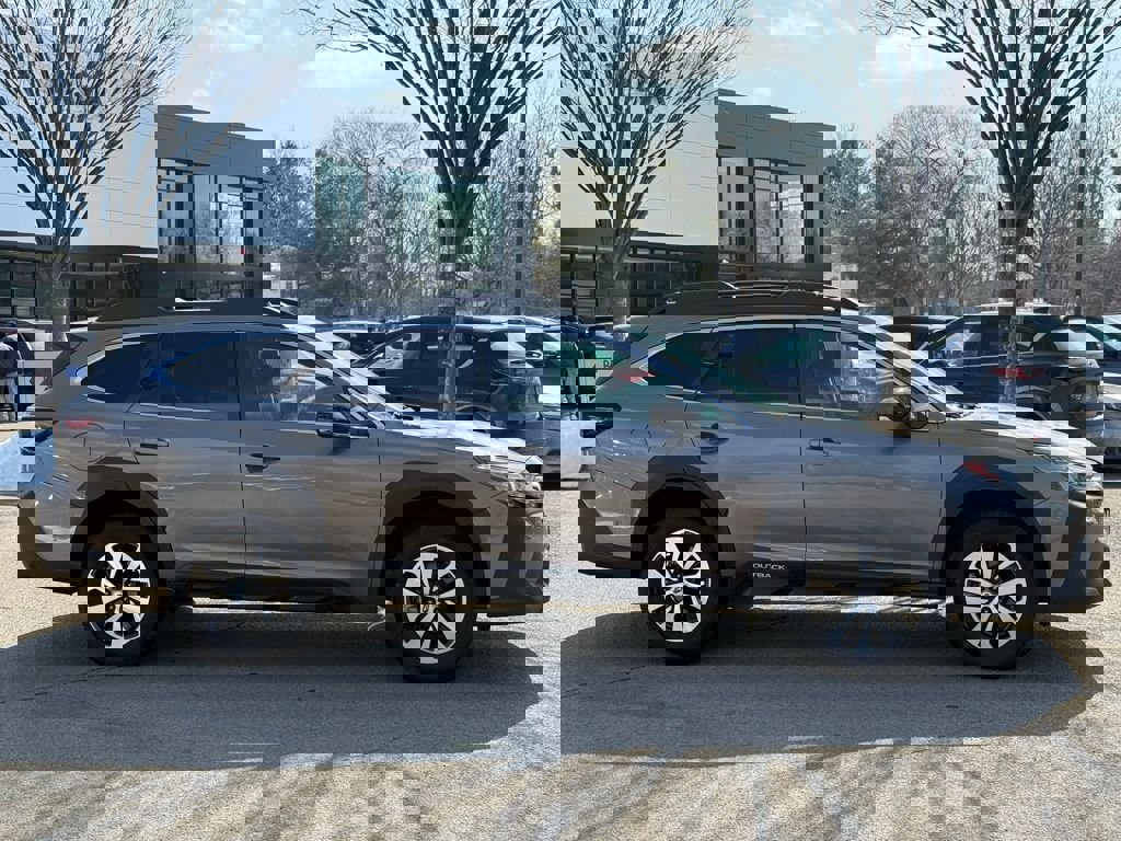 Used 2024 Subaru Outback Premium image 2