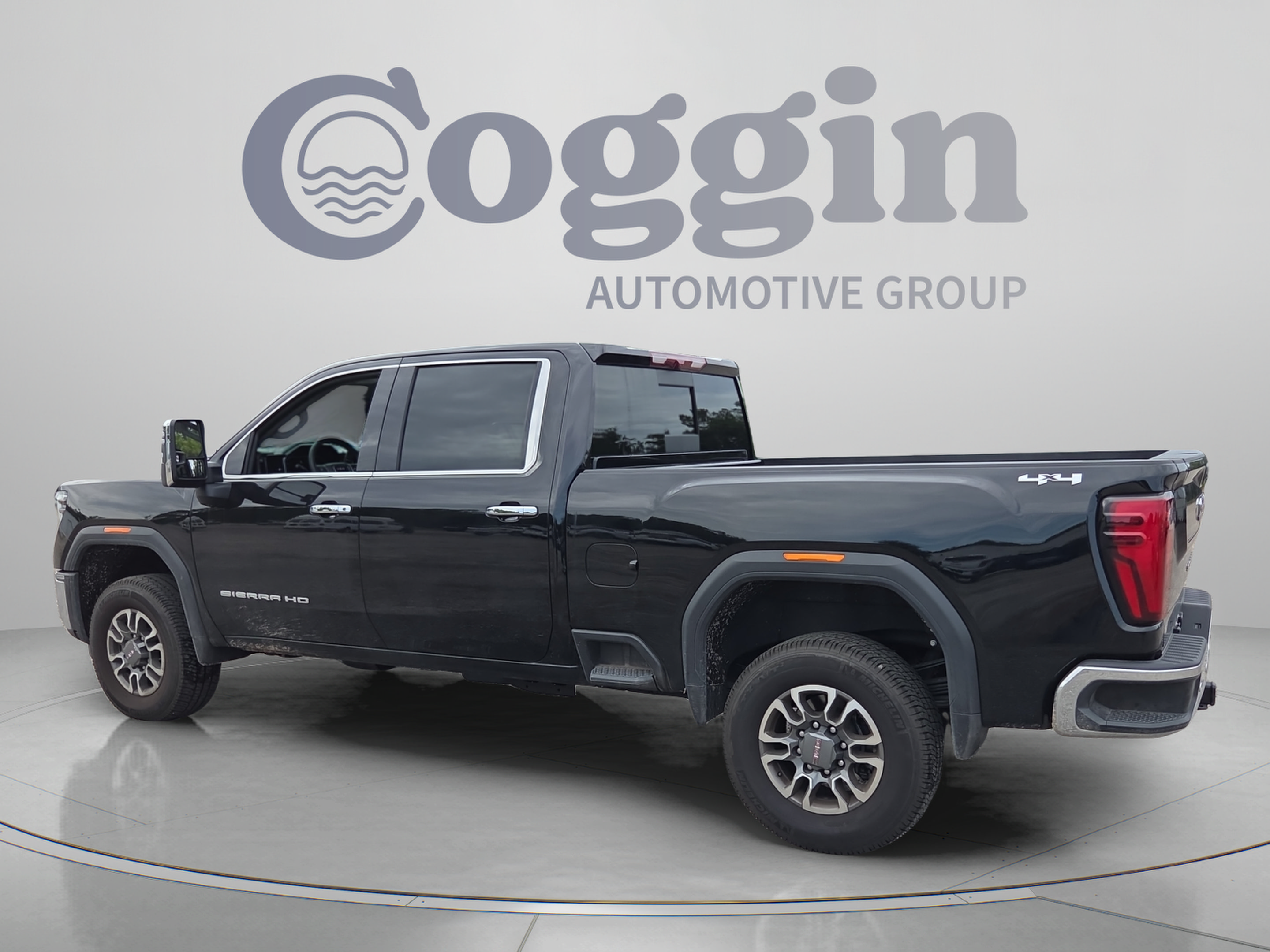 Used 2026 GMC Sierra 3500 SLT w/ SLT Convenience Package AWD/4WD image 3