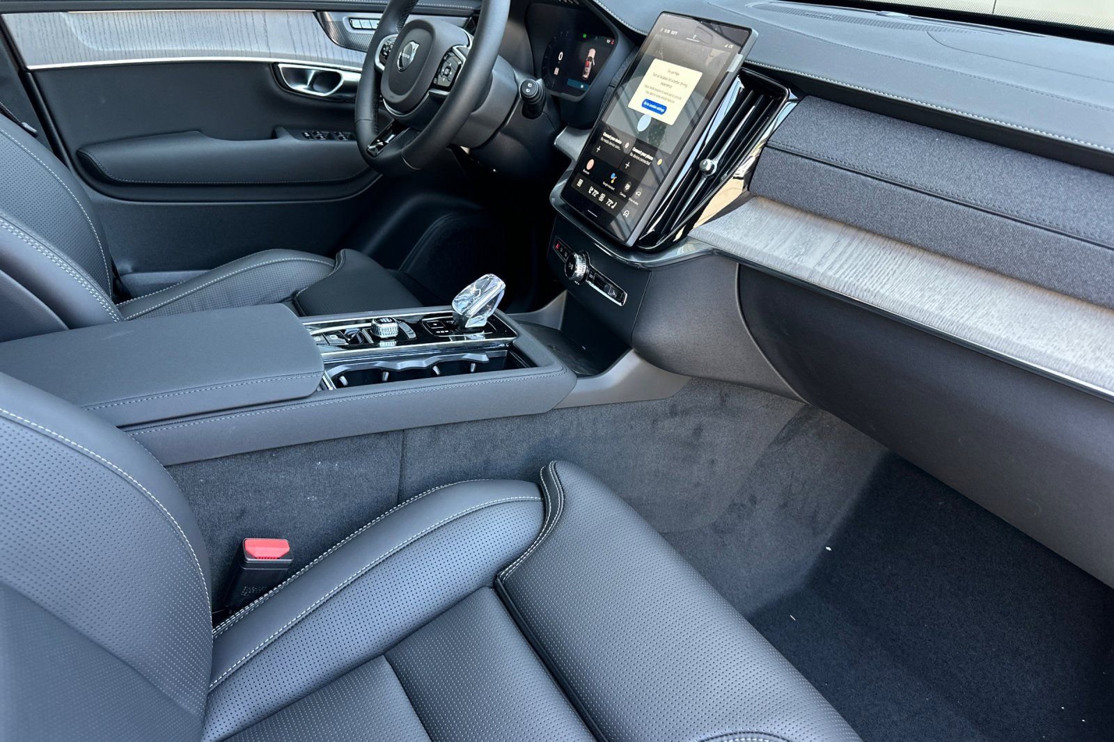 New 2025 Volvo XC90 B6 Ultra w/ Lounge Package AWD/4WD image 17