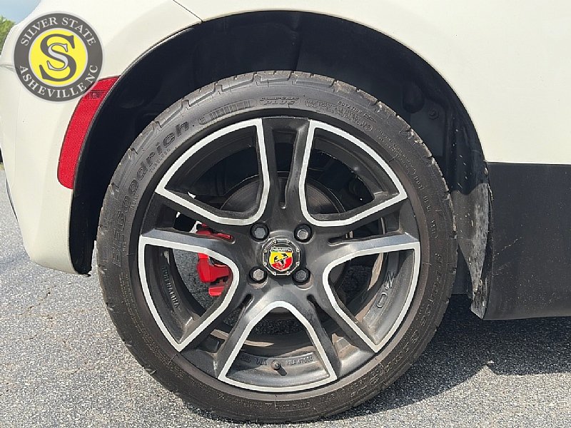 Used 2013 FIAT 500 Abarth w/ Beats Audio Pkg FWD image 9