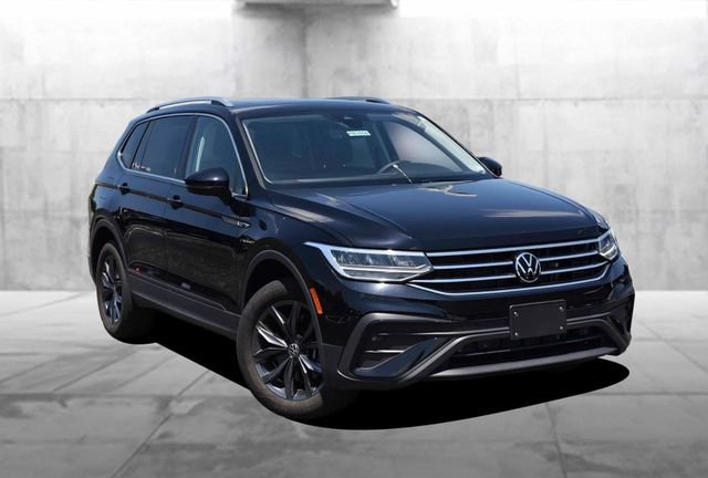 Certified 2023 Volkswagen Tiguan SE w/ Panoramic Sunroof Package AWD/4WD image 2