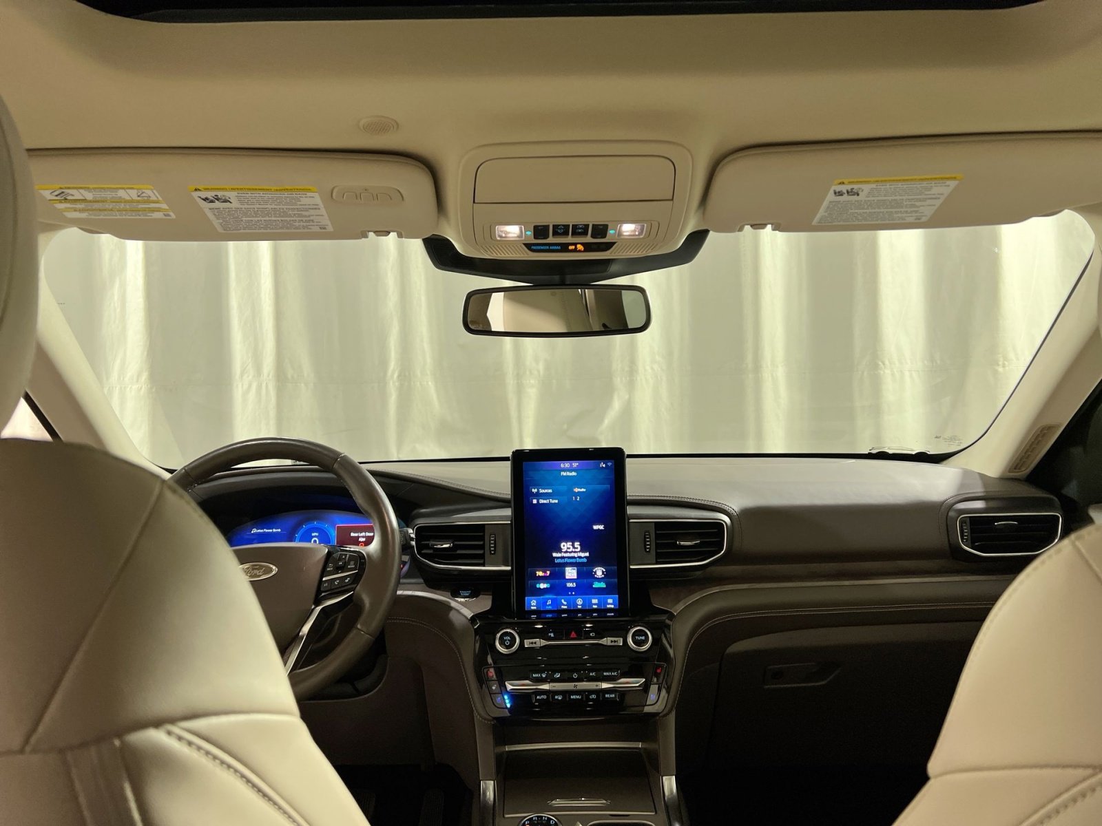 Used 2023 Ford Explorer Platinum w/ Technology Package image 17