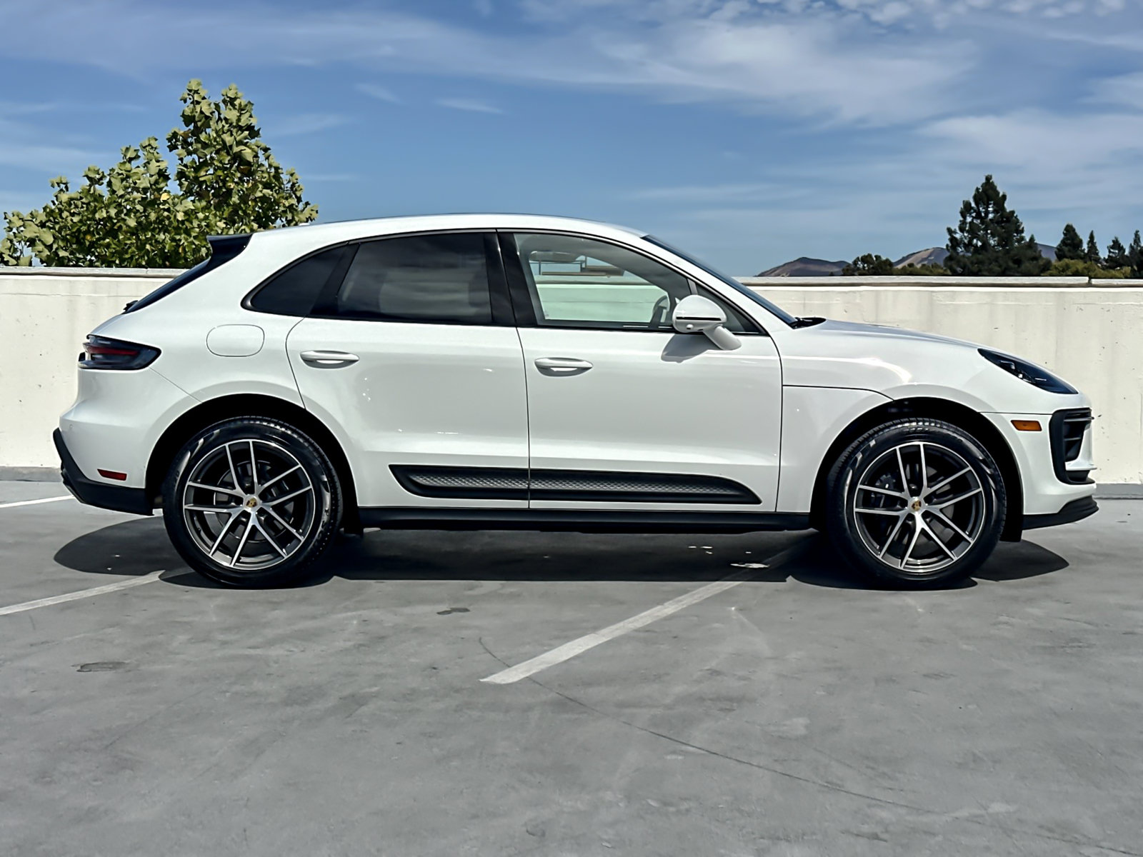 Certified 2026 Porsche Macan AWD/4WD image 10