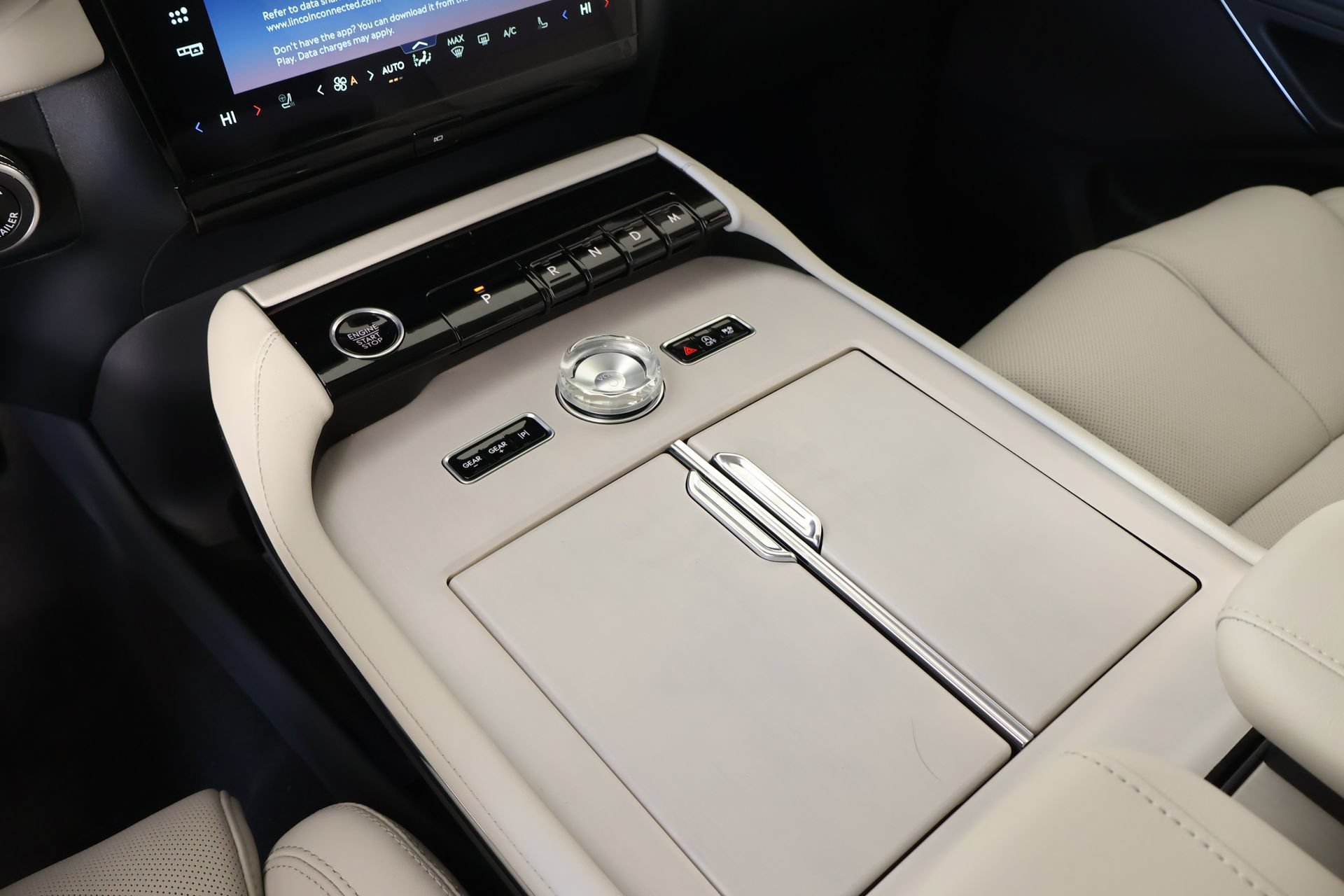 New 2026 Lincoln Navigator Premiere AWD/4WD image 8