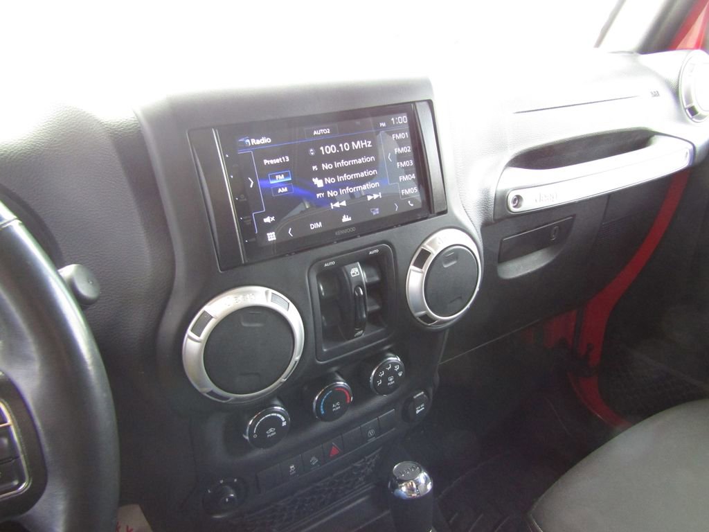 Used 2018 Jeep Wrangler Unlimited Sahara image 21