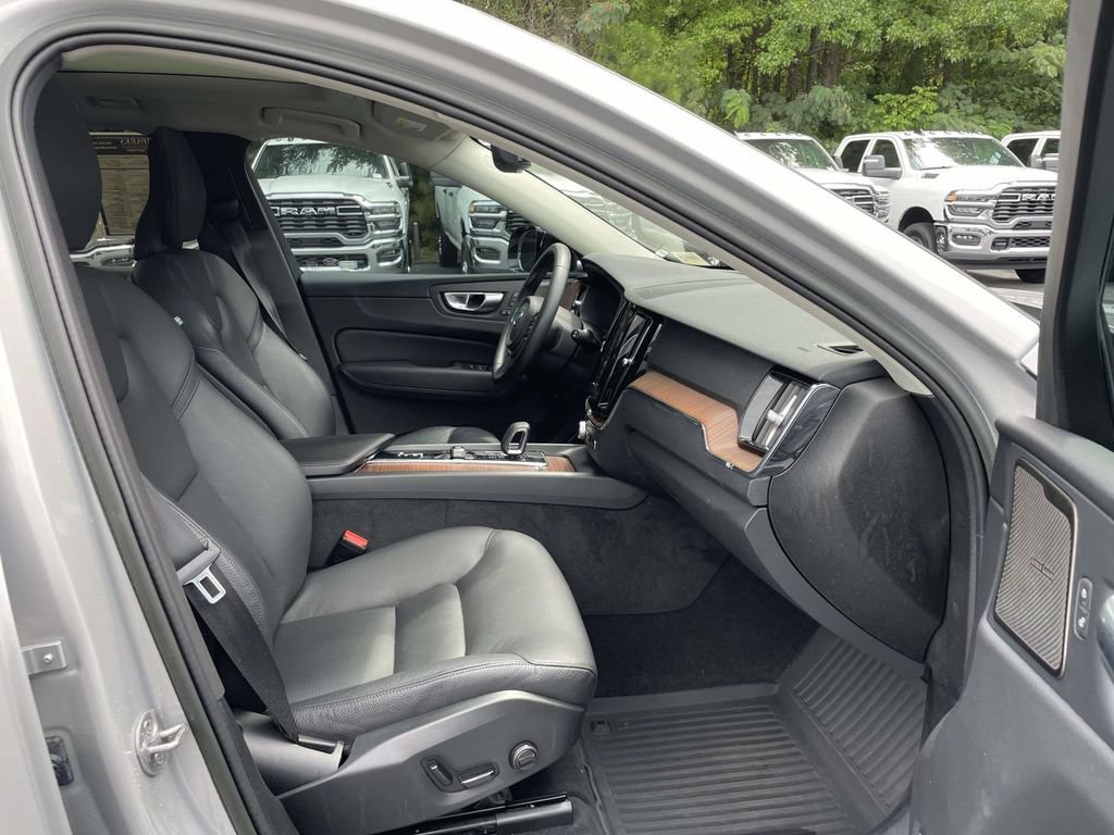 Used 2023 Volvo XC60 T8 Plus w/ Climate Package AWD/4WD image 15