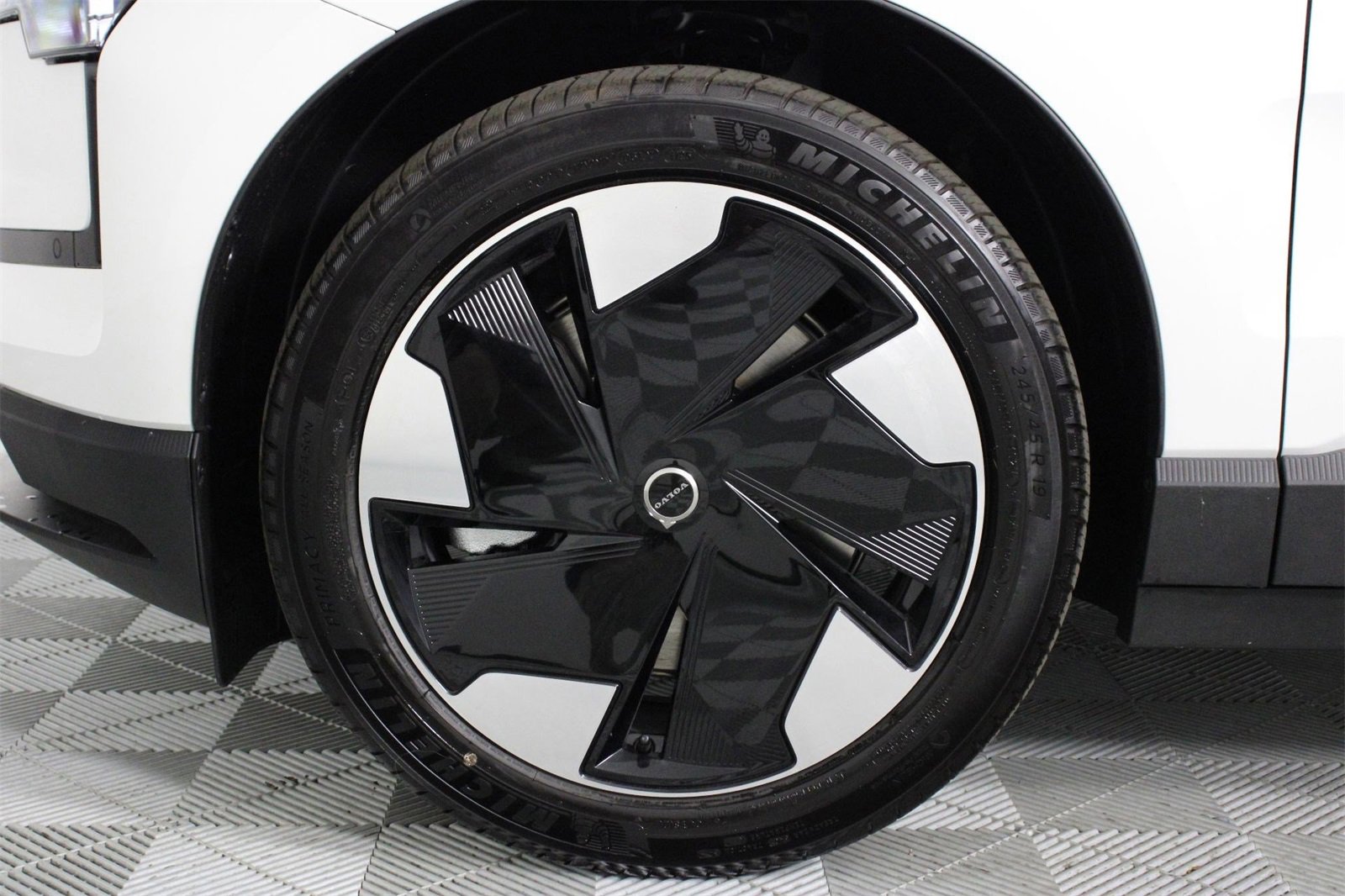 New 2025 Volvo EX30 Plus w/ Protection Package Premier image 12