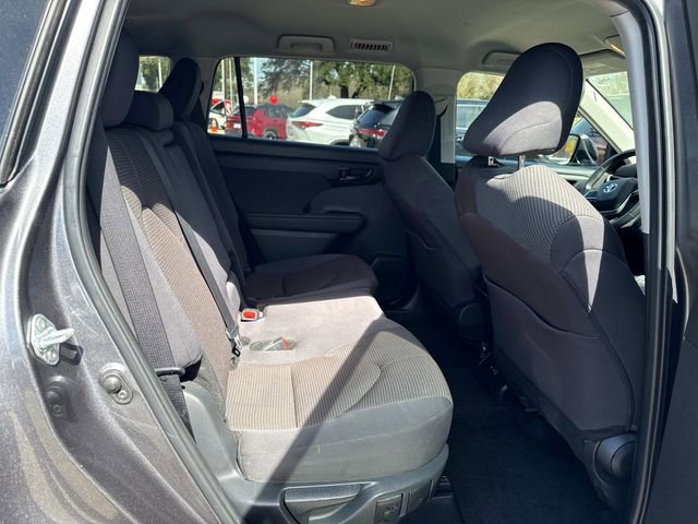 Used 2024 Toyota Highlander LE image 15