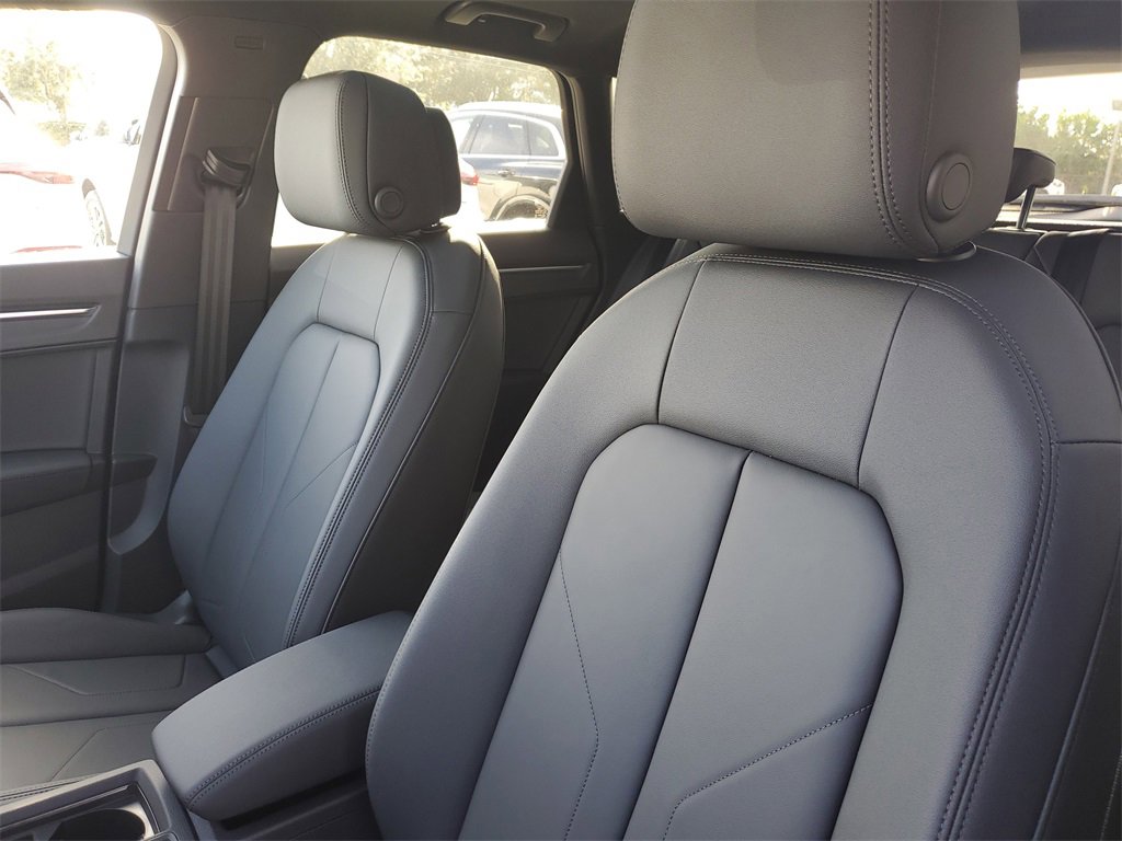New 2025 Audi Q3 2.0T Premium image 16