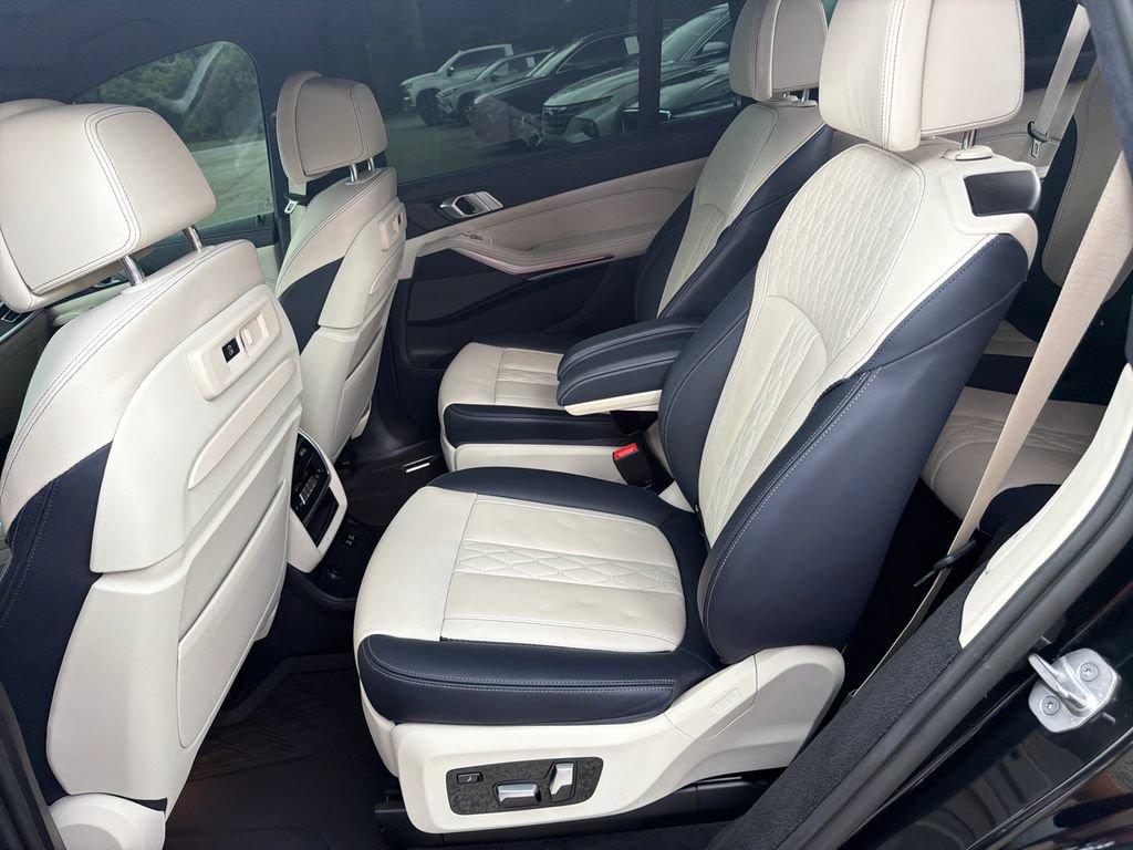 Used 2022 BMW X7 M50i w/ Dynamic Handling Package AWD/4WD image 20