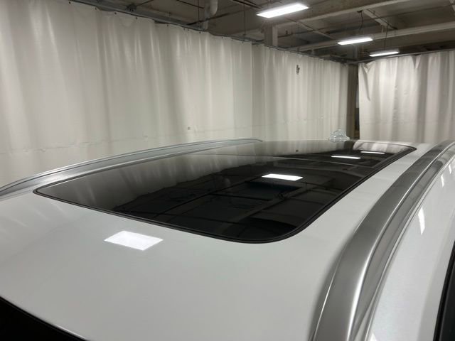 Used 2025 Volvo XC40 B5 Core AWD/4WD image 5