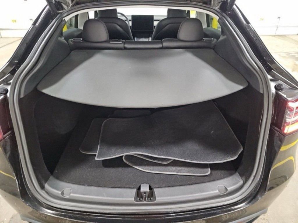 Used 2023 Tesla Model Y Long Range image 17