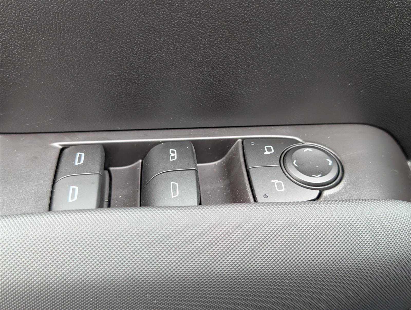 Used 2023 Chevrolet Colorado Z71 w/ Z71 Convenience Package 2 image 19