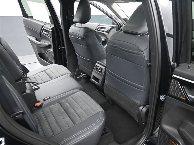 New 2025 Mitsubishi Outlander SE image 19
