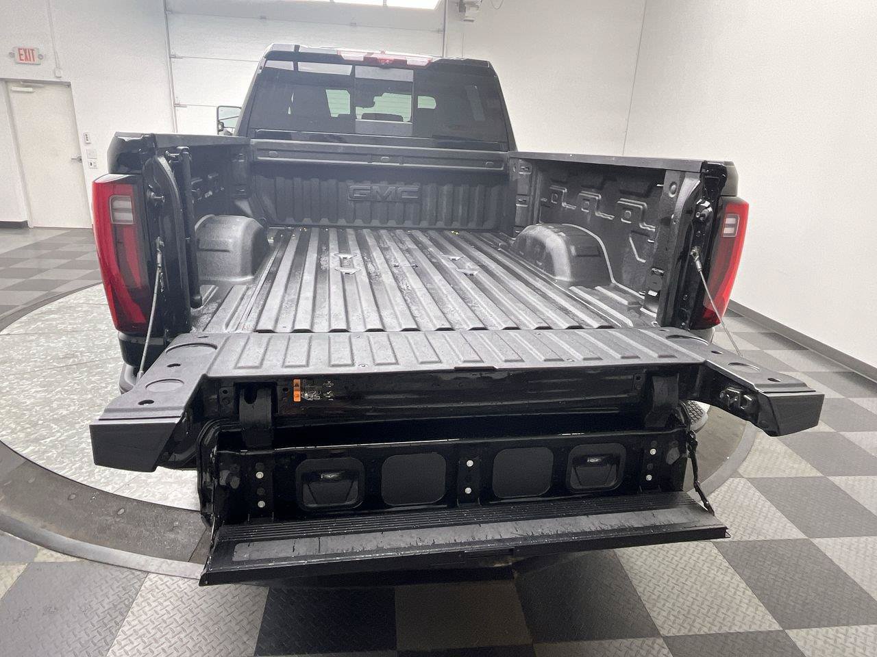 Certified 2025 GMC Sierra 2500 Denali w/ Denali Reserve Package AWD/4WD image 38